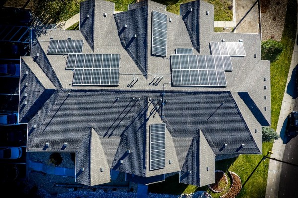 Casas com painéis solares